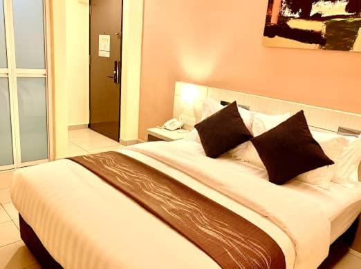 Kluang Riverview Hotel Bagian luar foto