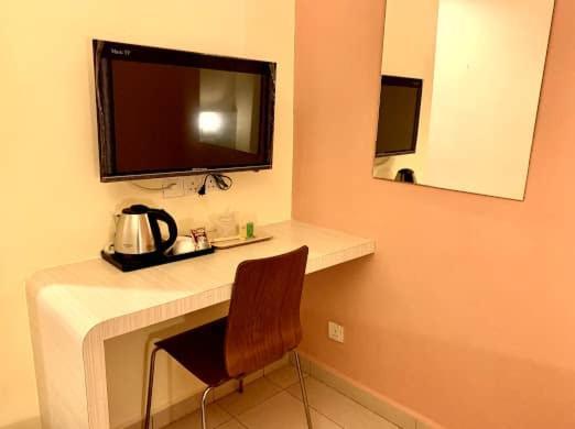 Kluang Riverview Hotel Bagian luar foto