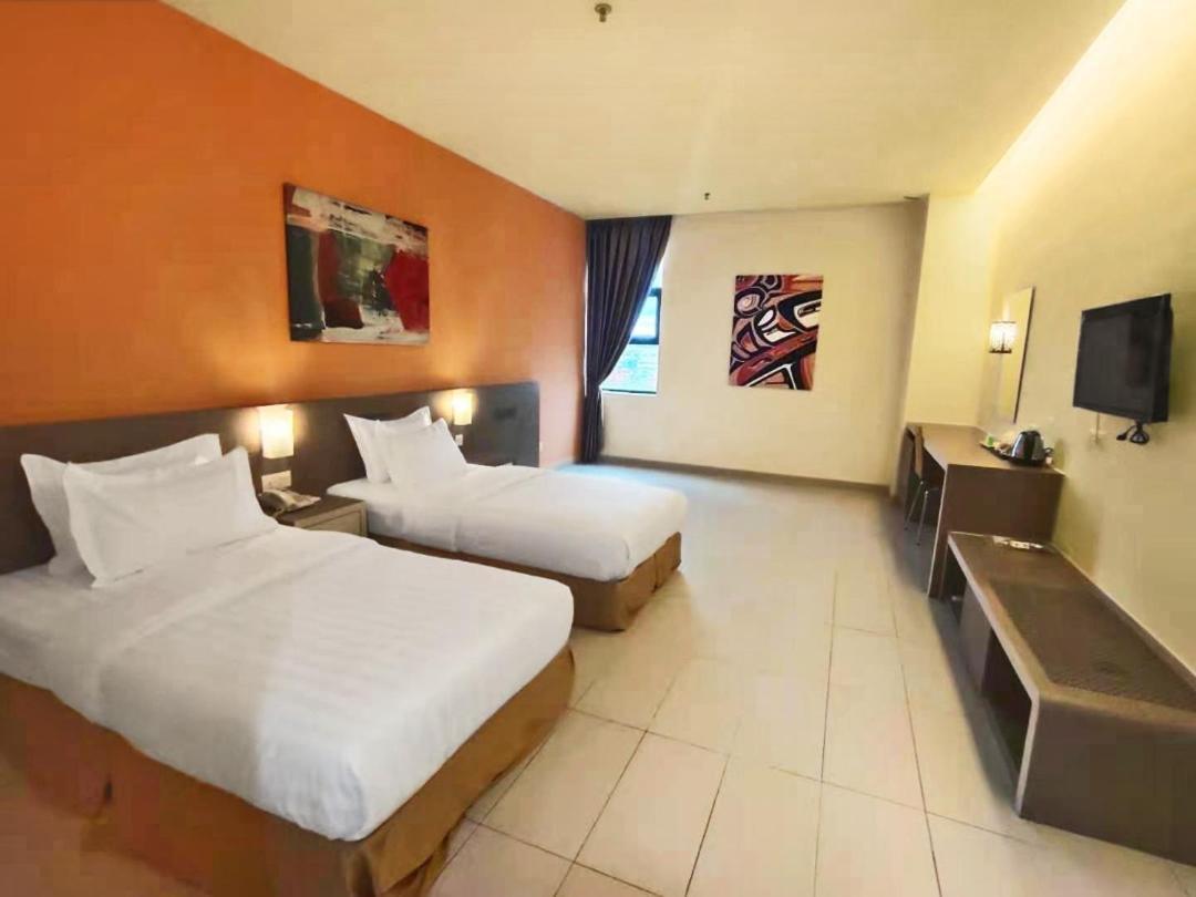 Kluang Riverview Hotel Bagian luar foto