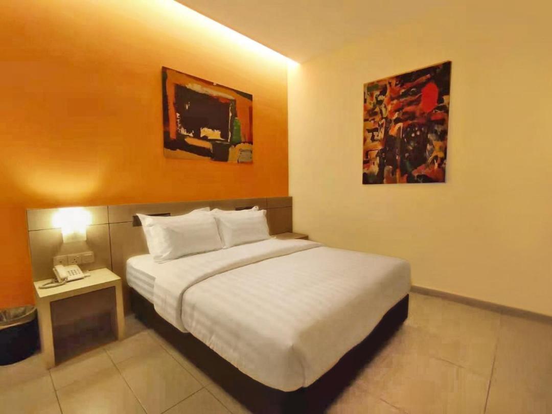 Kluang Riverview Hotel Bagian luar foto