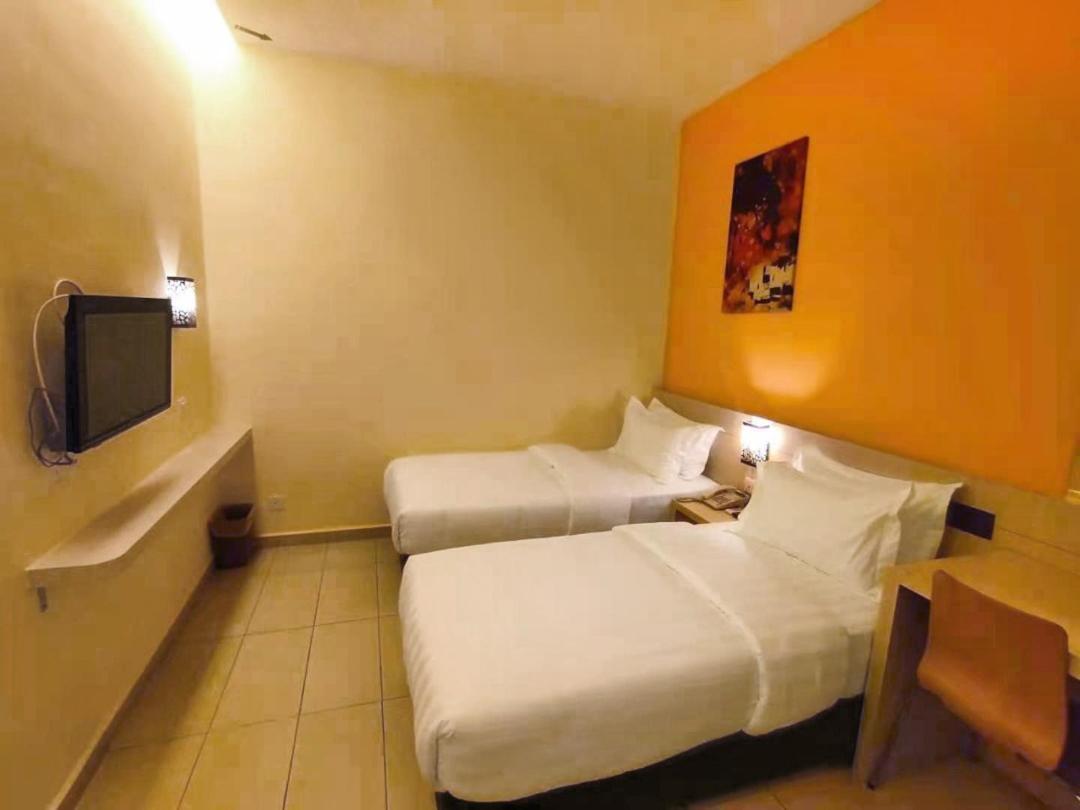 Kluang Riverview Hotel Bagian luar foto
