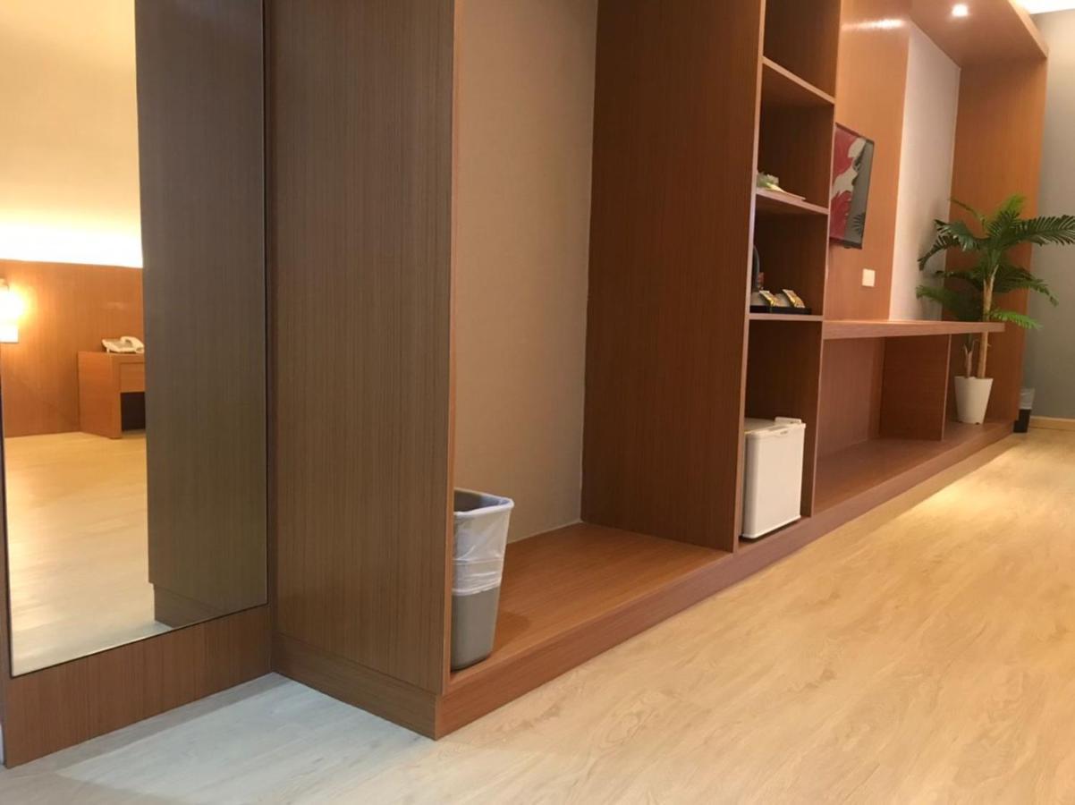 Kluang Riverview Hotel Bagian luar foto