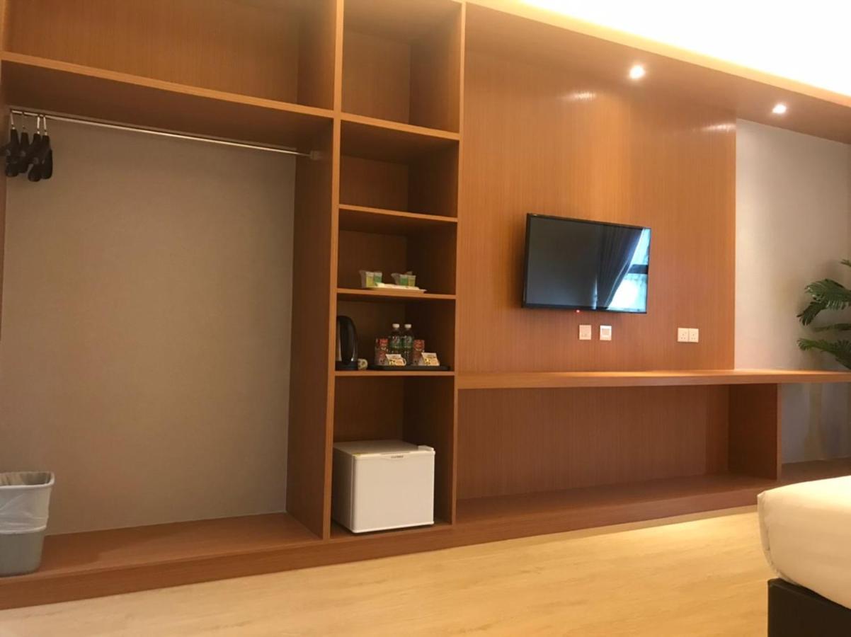 Kluang Riverview Hotel Bagian luar foto